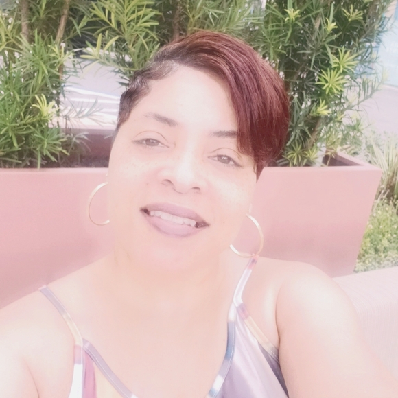 Meet your Posher, Lakisha - Picture 1 of 1